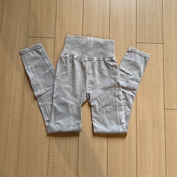 NWOT FREE PEOPLE MOVEMENT GOOD KARMA HIGH RISE 7/8 LEGGINGS AND LONG SLEEVE TOP - Picture 8 of 16